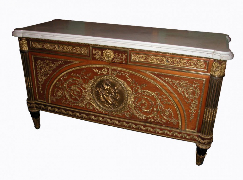Прилавок красного дерева декорированный золоченой бронзой в неоклассическом стиле