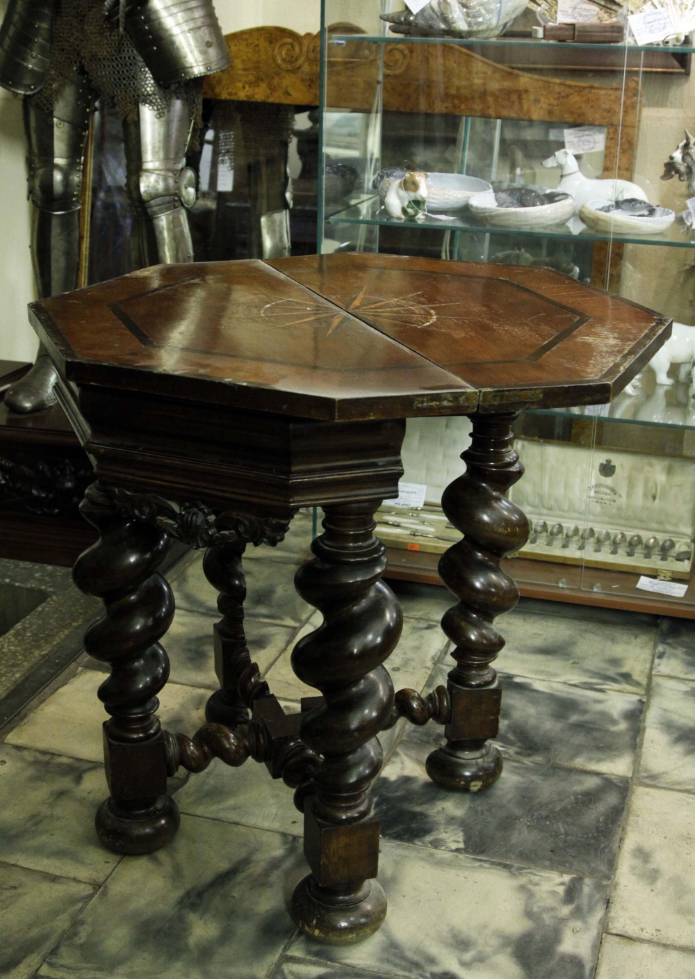 Стол гостиный раскладной в барочном стиле