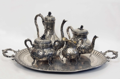 Серебряный сервиз из четырёх предметов с подносом круглой формы