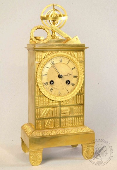 Часы бронзовые каминные золочённые в стиле ампир «Знание»