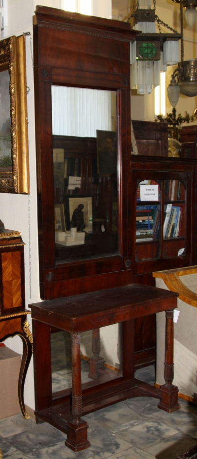 Зеркало красного дерева на колоннах с подзеркальным столиком в стиле Ампир