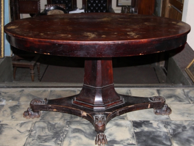 Стол гостиный овальный красного дерева на львиных лапах в стиле Ампир