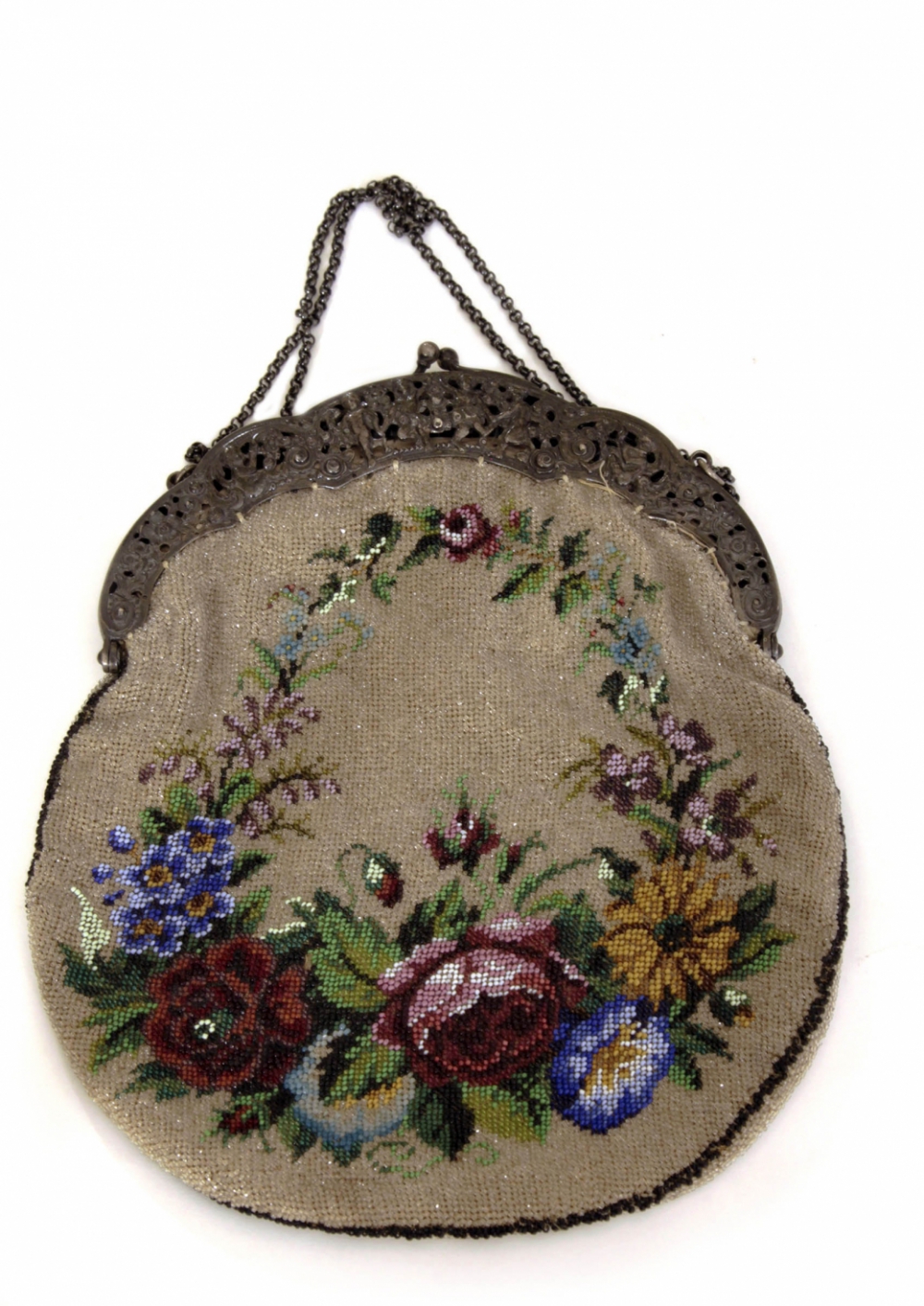 Старинная сумочка с рисунком из мелкого бисера