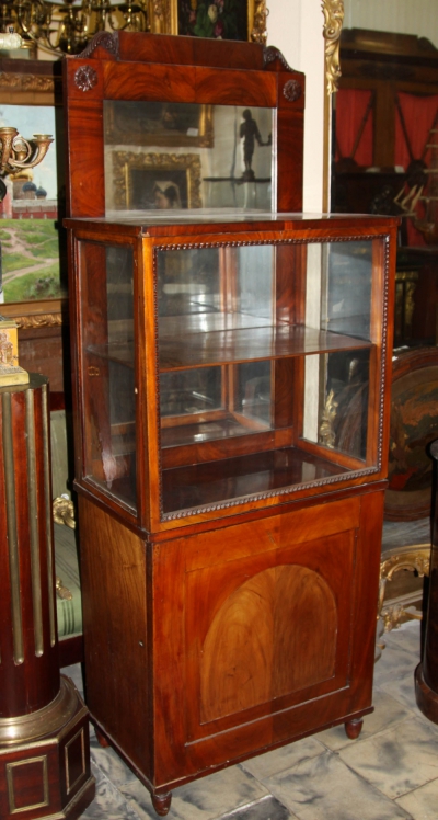 Горка красного дерева в стиле Ампир