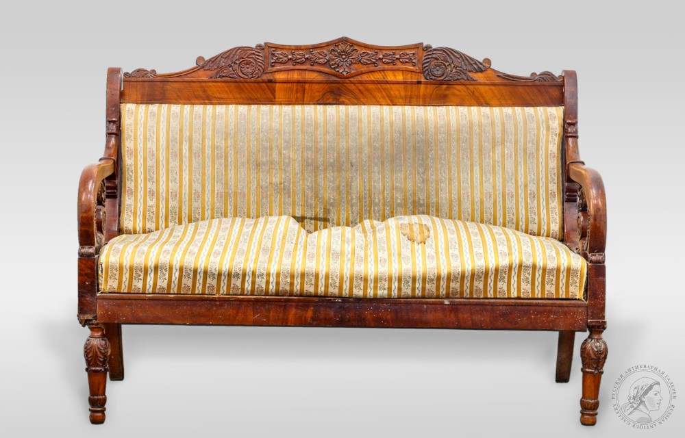 Старинная мебель - диван из красного дерева в стиле ампир