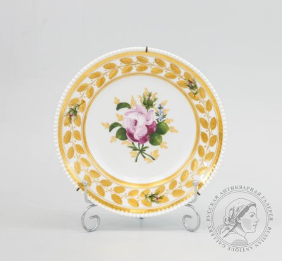 Декоративная тарелка «Роза золотые листья, с бусами»