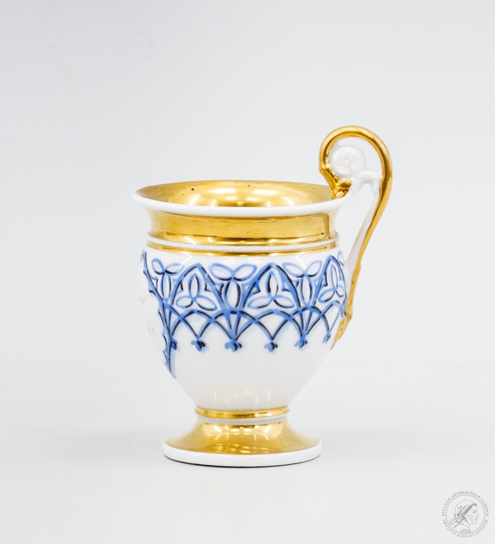Чашка в стиле ампир с синим декором