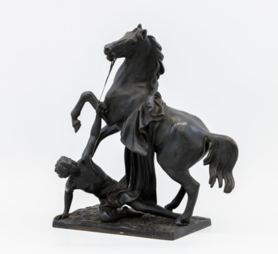 Скульптурная композиция «Конь с упавшим всадником»