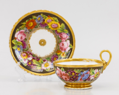 Фарфоровая чайная пара с цветочным декором