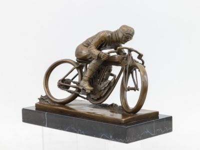 Скульптура «Мотогонщик»