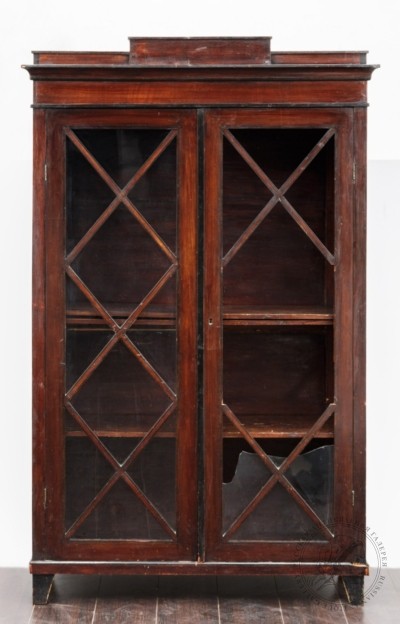 Книжный шкаф красного дерева в стиле ампир