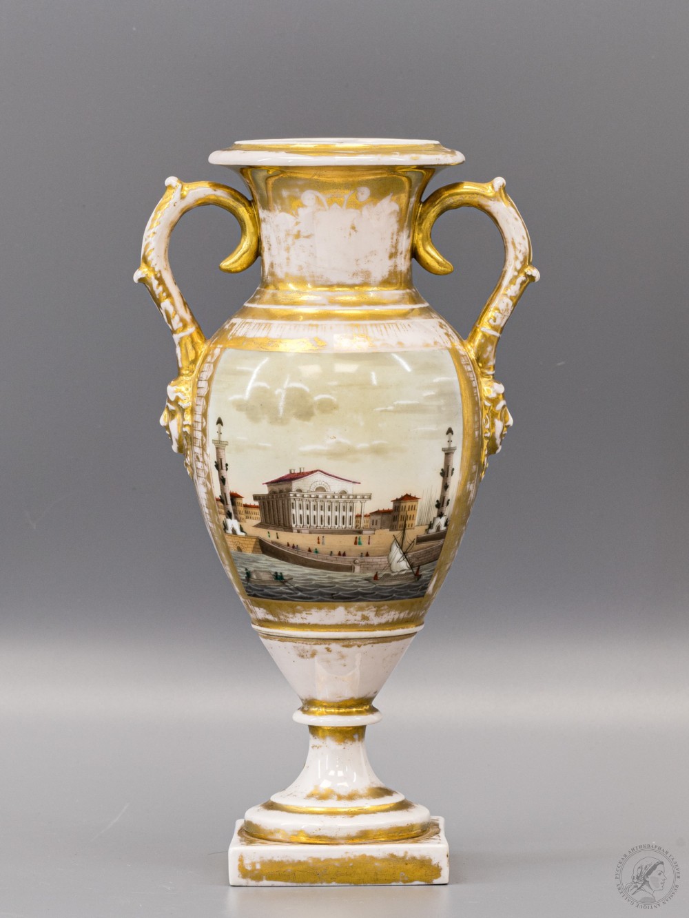 Ваза с видом на Биржу в Санкт-Петербурге